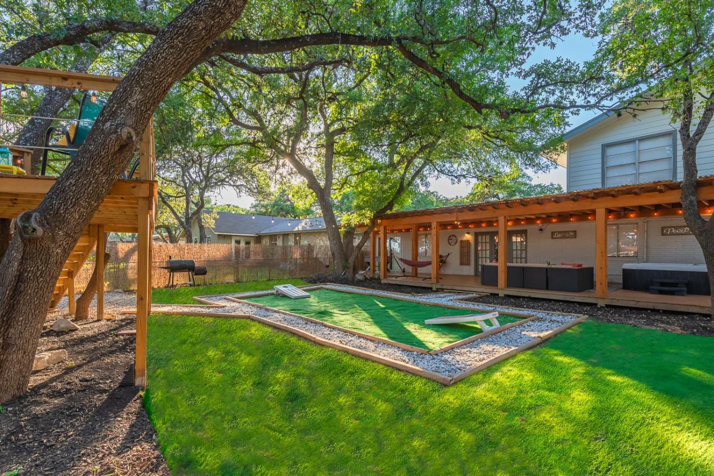 Luxurious Home With Hot Tub & Tree Deck By 6Flags San Antonio Exterior photo